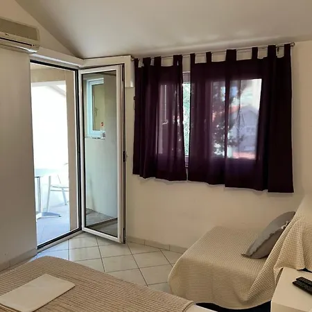 Ksenia Guesthouse Apartments And Studios Budva Exterior photo