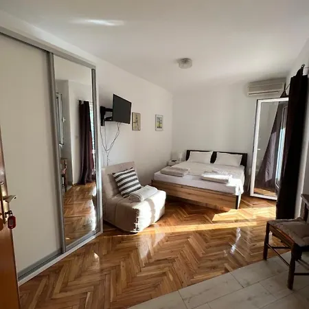 Ksenia Guesthouse Apartments And Studios Budva Exterior photo